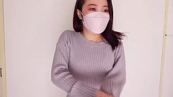 如何在裸体按摩中自然提升和紧实乳房的胸线